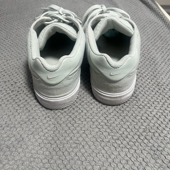 Nike Light Green Sneakers - Picture 2 of 4